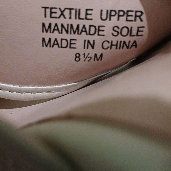 Ann Taylor Factory light beige cross over strap block heel sandals Sz 8.5 EUC - Picture 7 of 9